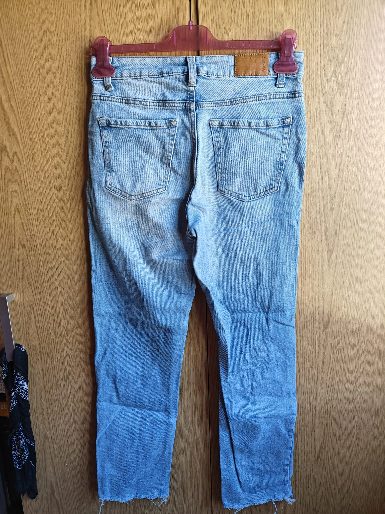 Jeans met een modern en ontspannen design – photo 2